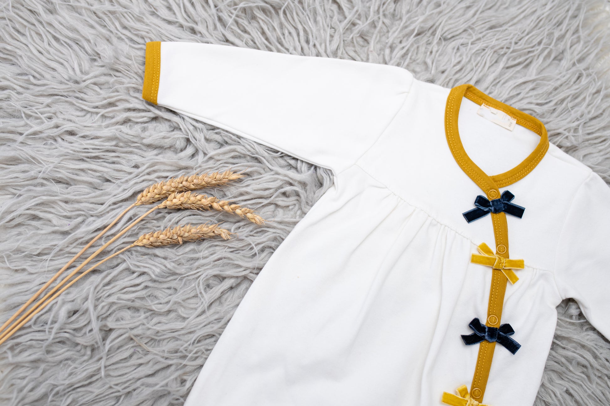 White Little Bow Cotton Onesie - Mini Me