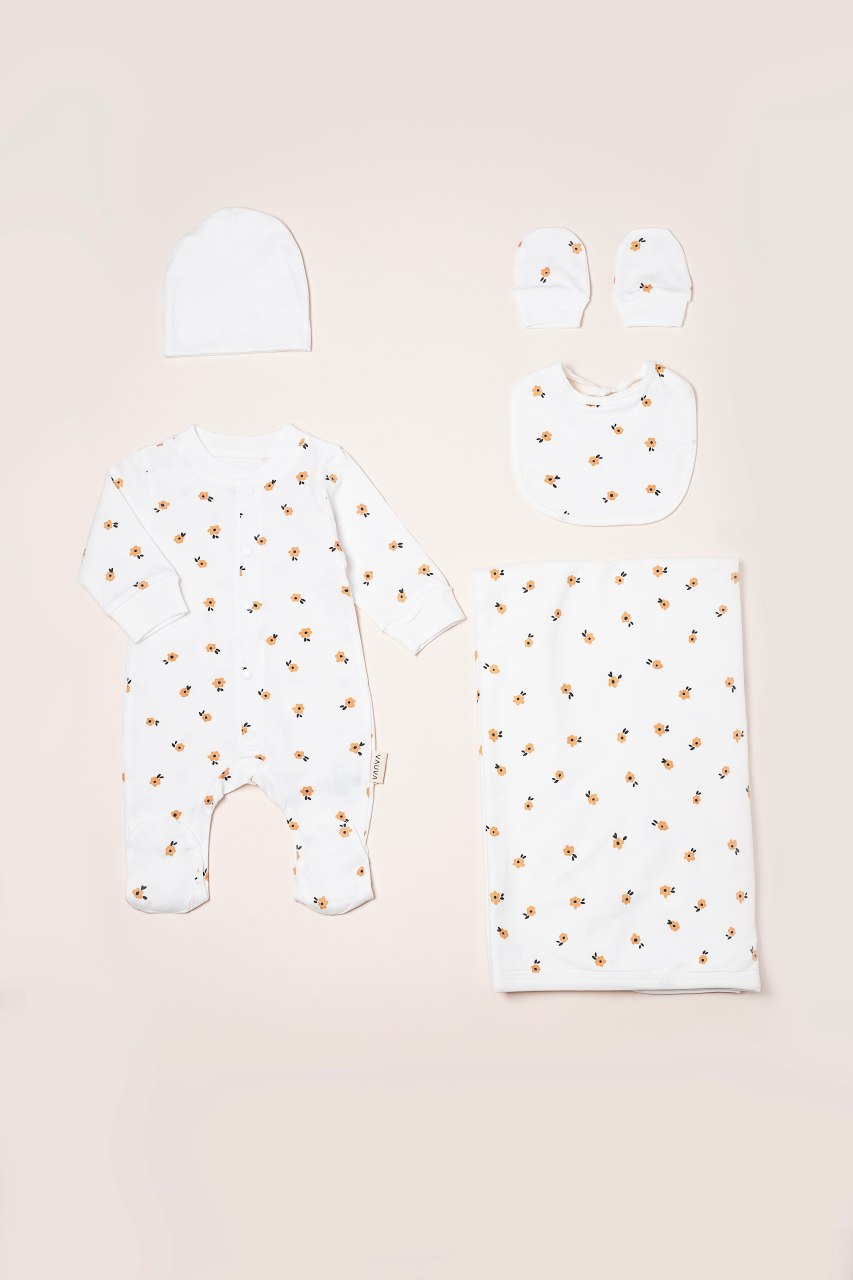 Flower Print 4pcs Newborn Set with Blanket